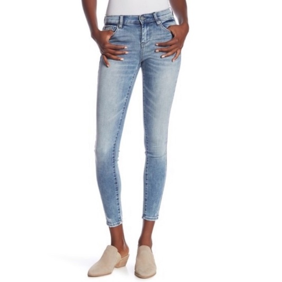 Blank NYC Denim - 📦 SALE 5/$50 BLANKNYC Light Wash MidRise Skinny Jeans